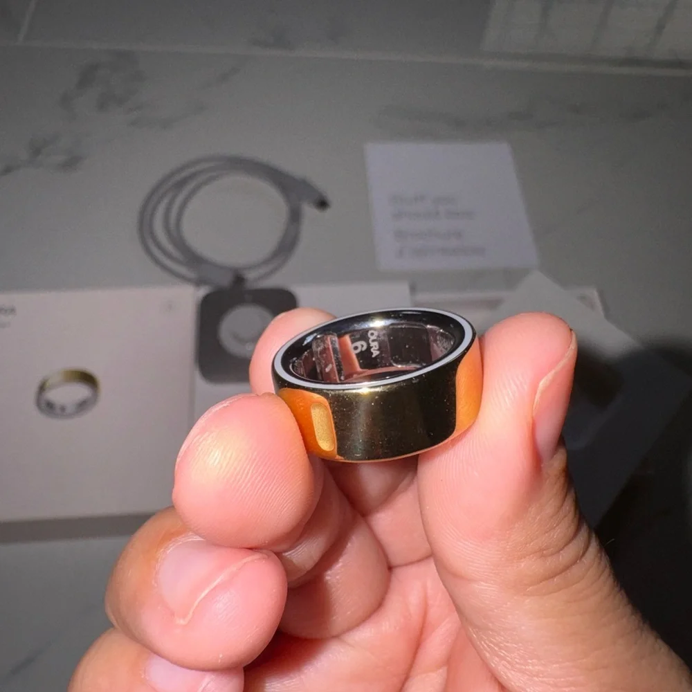 Oura Ring 4 in Elegant Gold